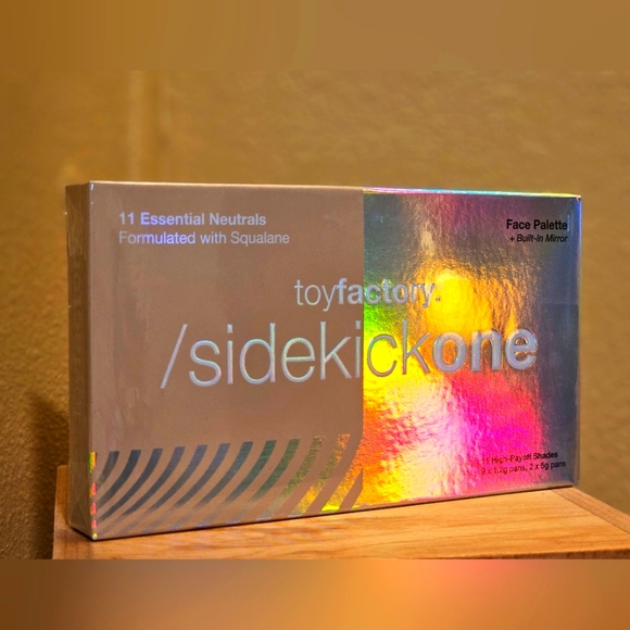 NEW SEALED ToyFactory /Sidekickone Face Palette + Built in Mirror Eyeshadows - Picture 3 of 9
